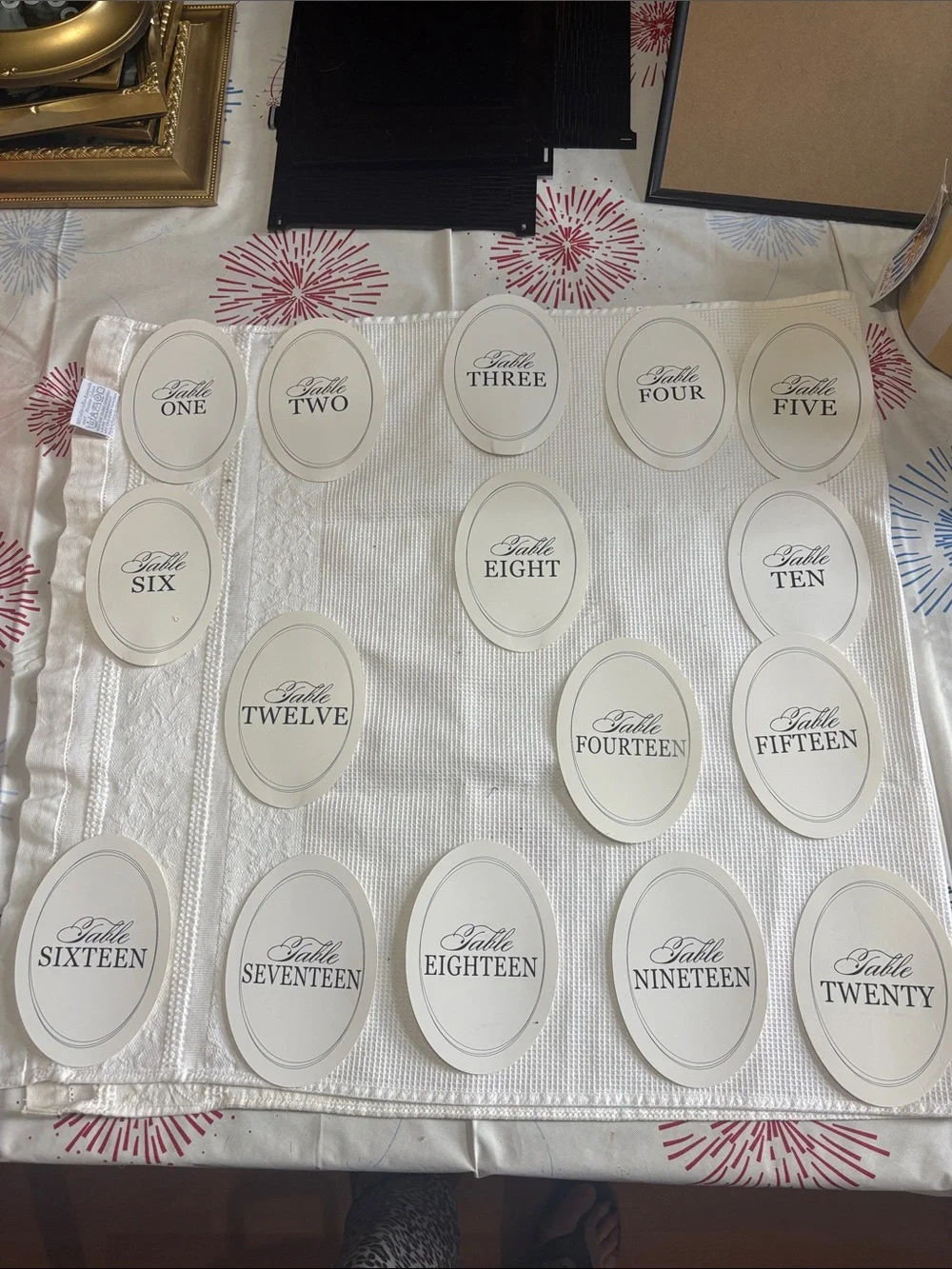 TABLE SETTING PLACECARDS AND HOLDERS